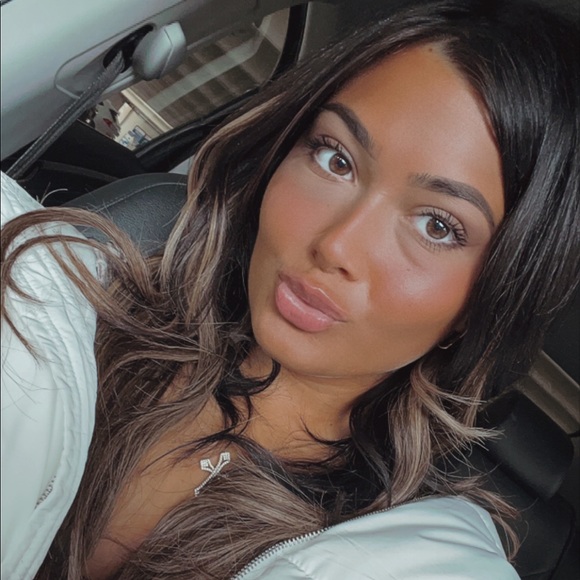 Meet your Posher, Ava - Picture 2 of 2